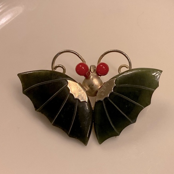Vintage Jade Butterfly Pin/Pendant - Picture 2 of 6